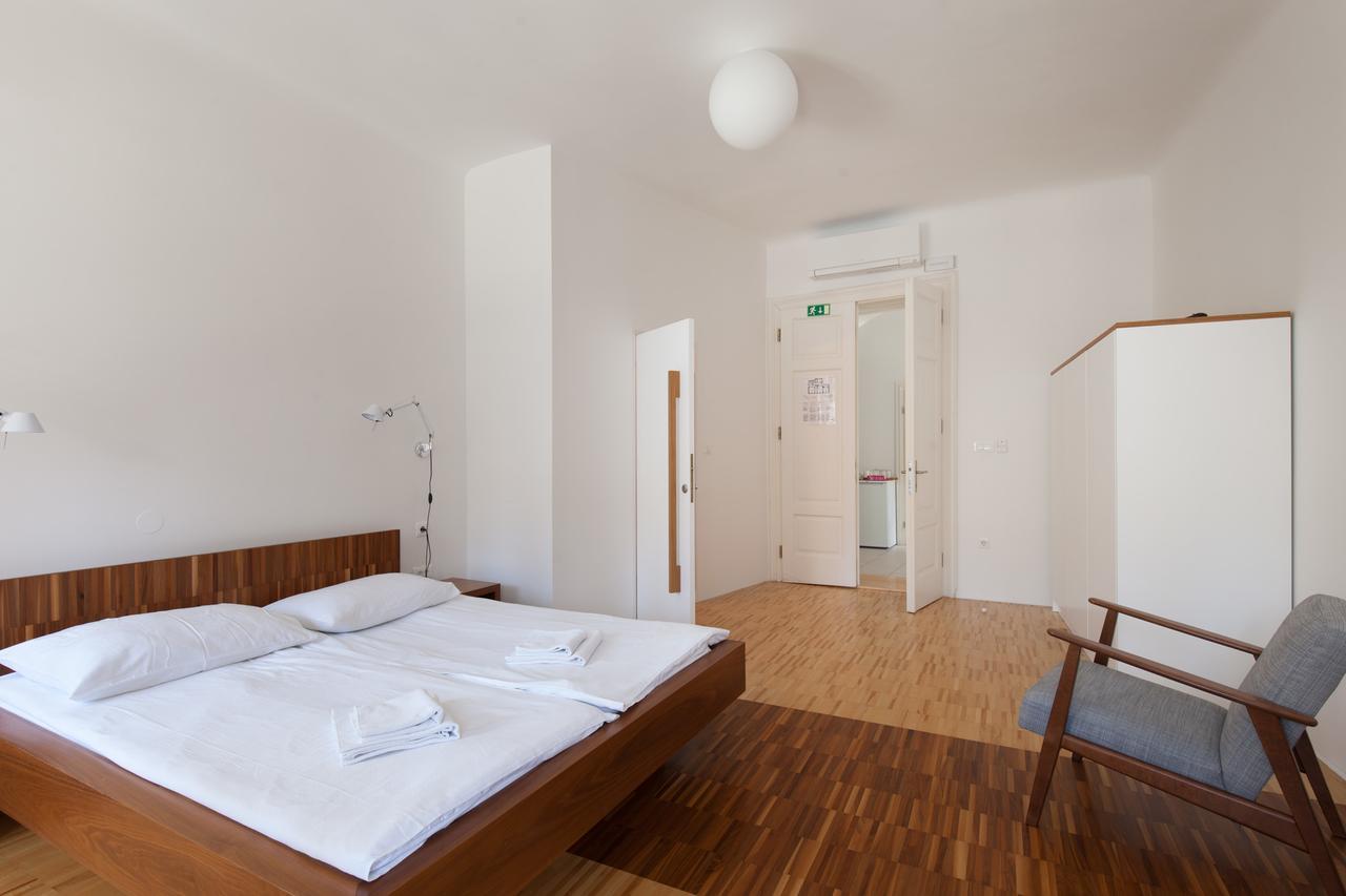Julija&Robert'S Riverview Apartments And Rooms Ljubljana Exterior photo