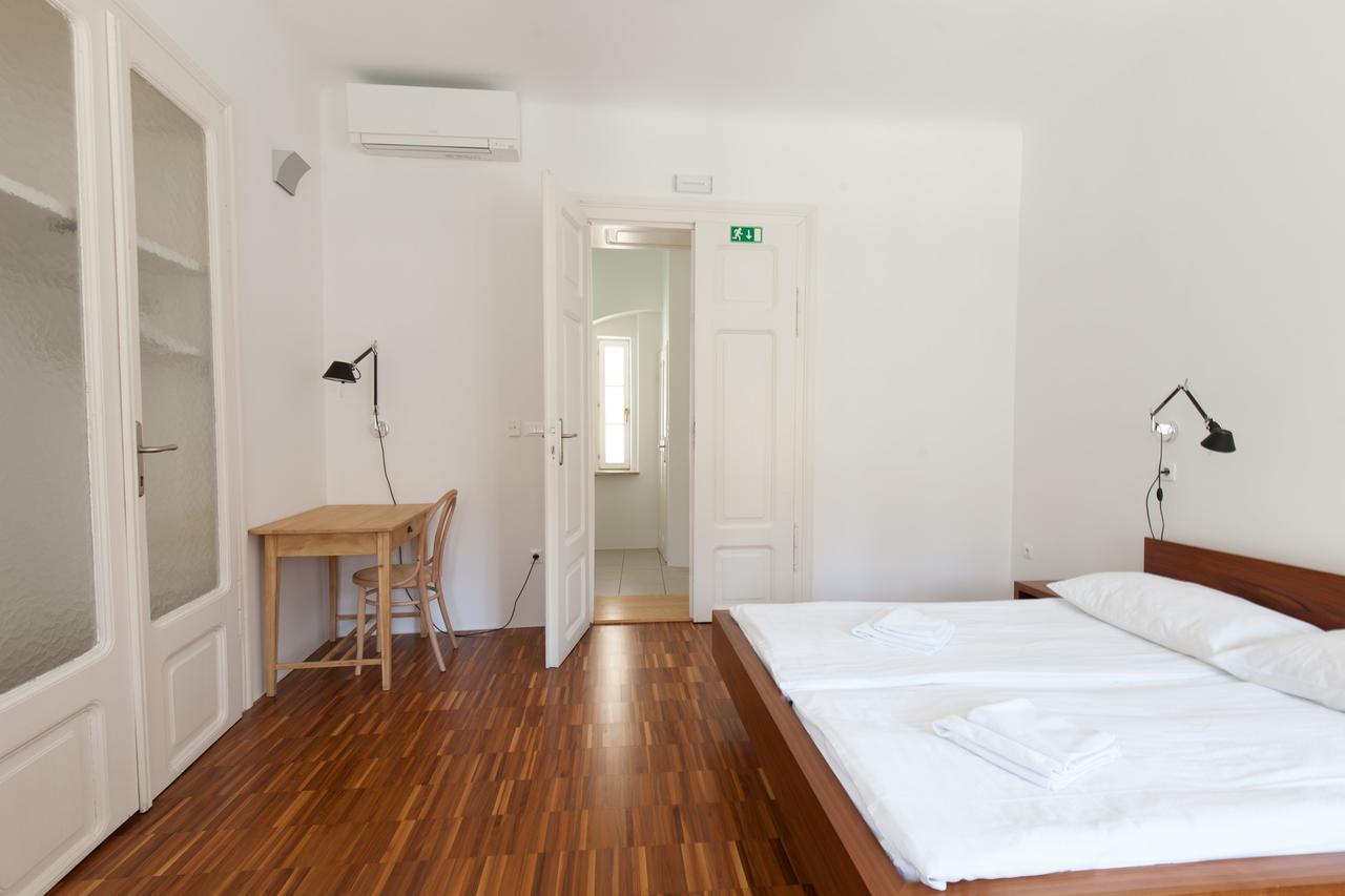 Julija&Robert'S Riverview Apartments And Rooms Ljubljana Exterior photo