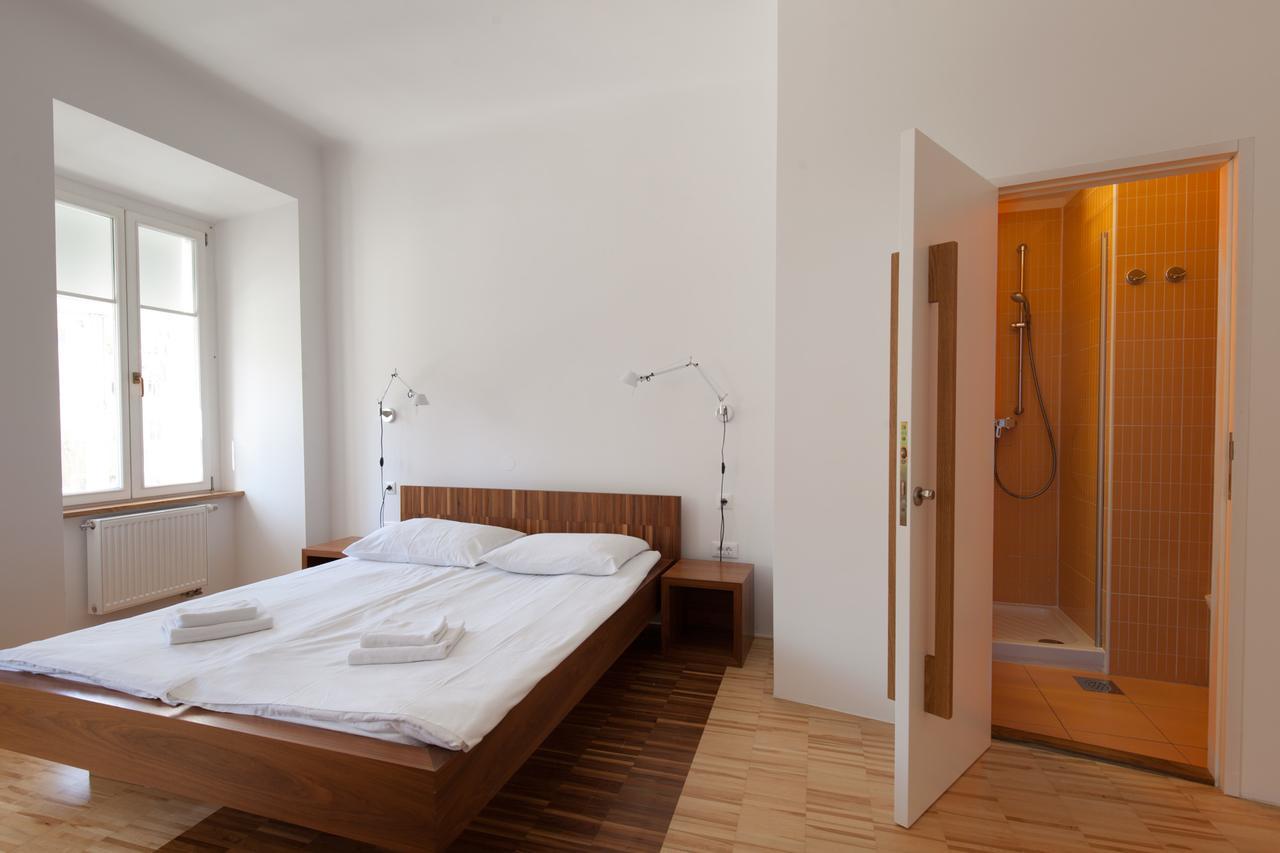 Julija&Robert'S Riverview Apartments And Rooms Ljubljana Exterior photo